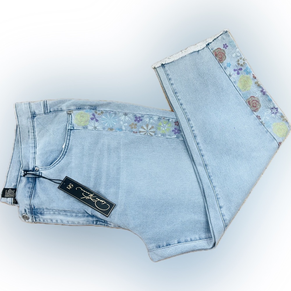 NWT DG2 by Diane Gilman SZ 24WT Light Blue Floral Ankle Jeans/waist 44”- 50” - Picture 3 of 10